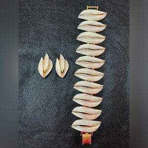 Vintage ART Bracelet & Earrings Set Gold tone leaf feather white